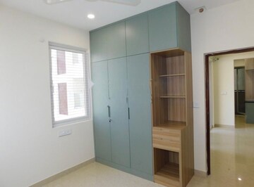 Room in 3 BHK Apartment at Aurobindo The Regent, Kondapur – for Rent