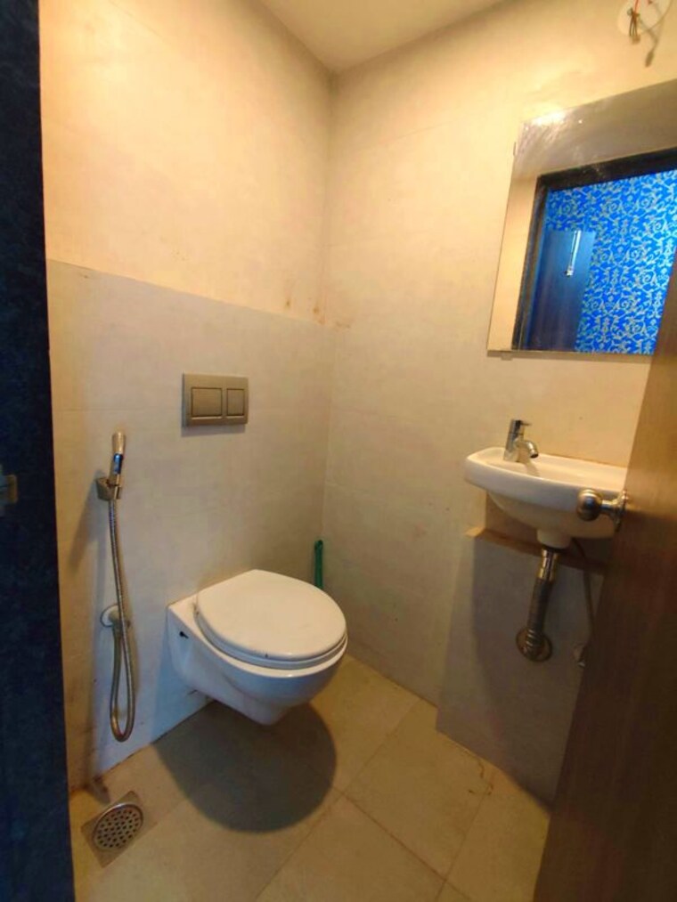 Bathroom, lodha-splendora 2 Bedroom 1300 Sq.Ft. Apartment In Ghodbunder Road Thane 10099467