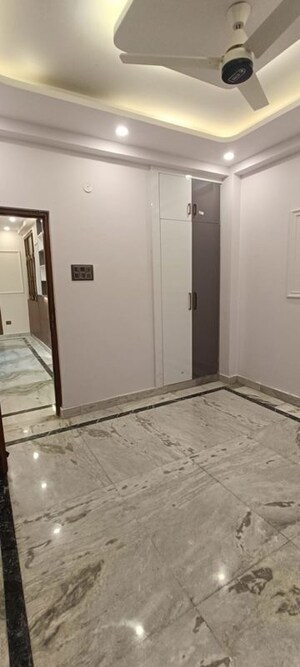 Room in 2 BHK Apartment at Shipra Riviera, Gyan Khand – for Rent