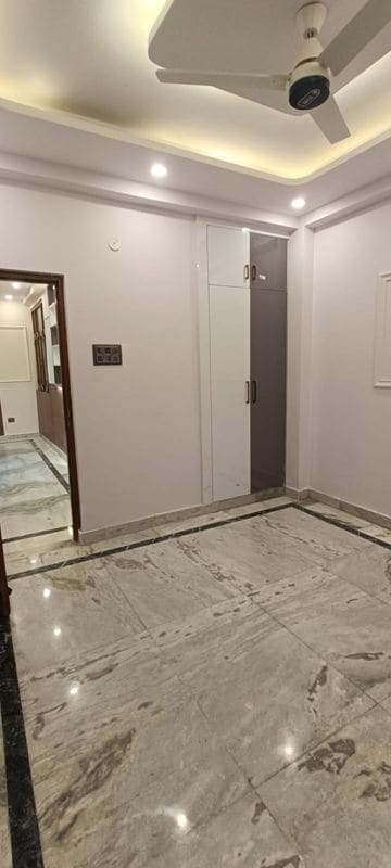 Room in 2 BHK Apartment at Shipra Riviera, Gyan Khand – for Rent