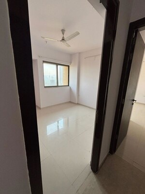 Room in 2.5 BHK Apartment at Lodha Splendora, Ghodbunder Road – for Sale