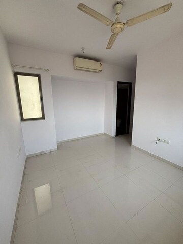 Room in 2.5 BHK Apartment at Lodha Splendora, Ghodbunder Road – for Sale