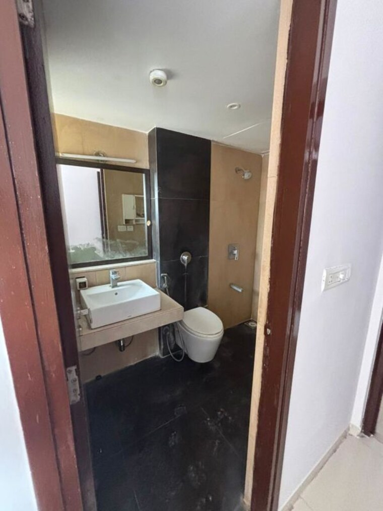 Bathroom, lodha-splendora 2.5 Bedroom 848 Sq.Ft. Apartment In Ghodbunder Road Thane 10099573