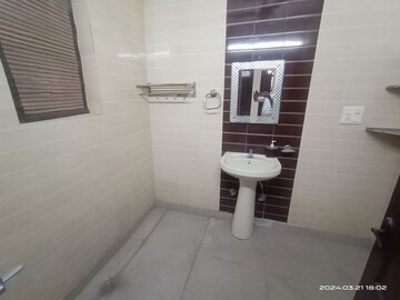 Room in 3 BHK Builder Floor at Vasant Kunj – for Rent