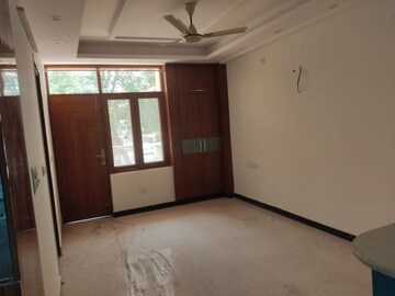Room in 3 BHK Builder Floor at Dwarka – for Rent
