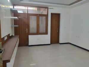 Room in 3 BHK Builder Floor at Dwarka – for Rent