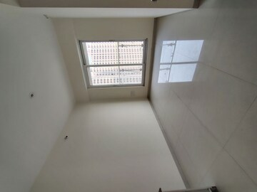 Room in 3.5 BHK Apartment at Raj Tattva, Kapur Bawdi – for Rent