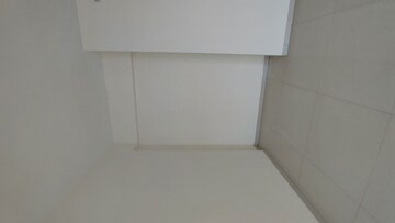 Room in 3.5 BHK Apartment at Raj Tattva, Kapur Bawdi – for Rent