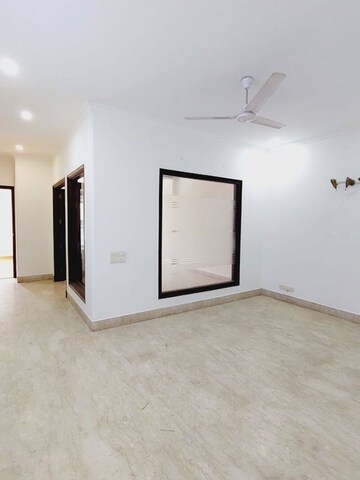 Room in 3 BHK Builder Floor at Navjeevan Vihar – for Rent