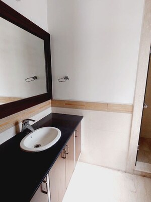 Furnished Amenities in 3 BHK Builder Floor at Navjeevan Vihar – for Rent