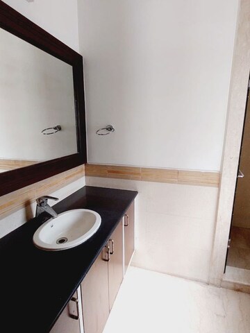 Furnished Amenities in 3 BHK Builder Floor at Navjeevan Vihar – for Rent