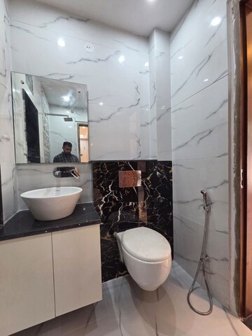 Master Bedroom in 3 BHK Builder Floor at Sushant Lok 3, Sector 57 – for Rent