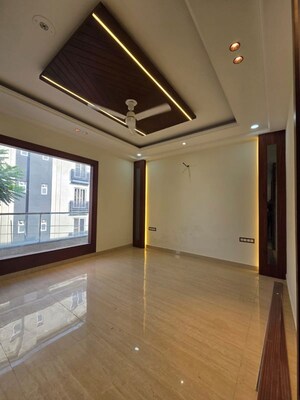 Room in 3 BHK Builder Floor at Sushant Lok 3, Sector 57 – for Rent