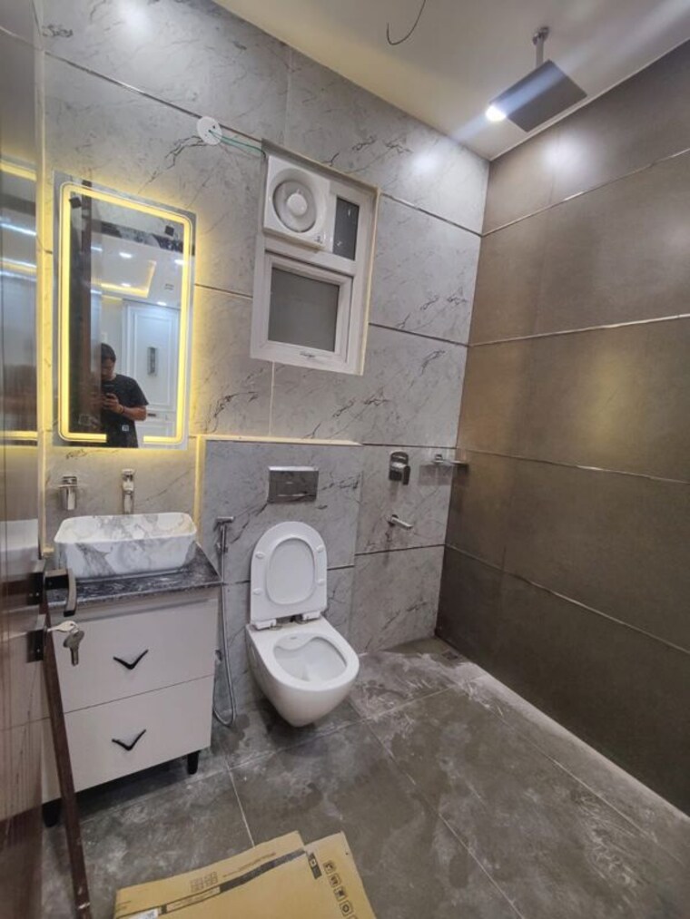 Bathroom, dwarka 3 Bedroom 1500 Sq.Ft. Apartment In Dwarka Delhi 10100155