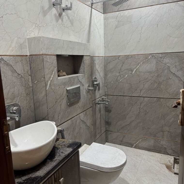 Bathroom, moti nagar 2 Bedroom 981 Sq.Ft. Builder Floor In Moti Nagar Delhi 10099933