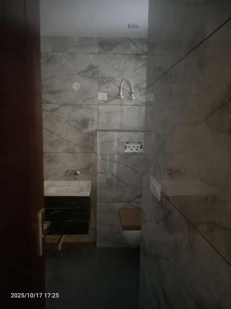 Bathroom, parklands 3 Bedroom 2250 Sq.Ft. Builder Floor In Sector 85 Faridabad 10100189