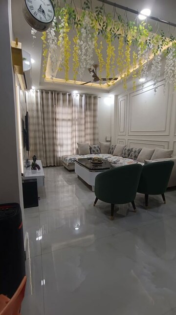 Team Area in 3 BHK Builder Floor at BPTP Parkland Pride, Sector 77 – for Sale