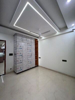 Room in 3 BHK Apartment at Vip Road – for Sale