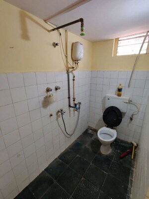 Bathroom in 1 BHK Apartment at Caranzalem – for Rent