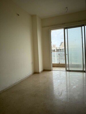 Room in 3 BHK Apartment at LnT Realty Crescent Bay, Parel – for Sale