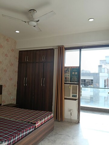 Room in 1 BHK Builder Floor at Sector 14 – for Rent