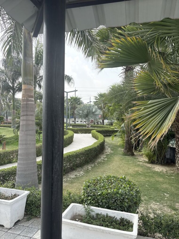 Garden, ratan-galaxy 3 Bedroom 1917 Sq.Ft. Apartment In Vrindavan Yojna Lucknow 10099579