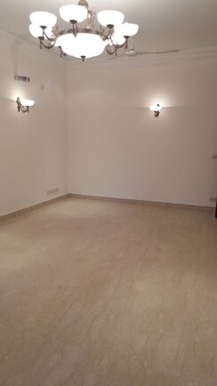 4 BHK + Servant Room,Basement Builder Floor For Sale in Mayfair garden