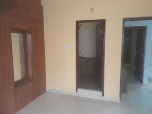 Room in 2 BHK Builder Floor at Nri Layout – for Rent