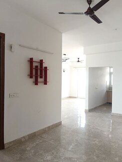 4 BHK + Extra Room Apartment For Rent in SS Linden