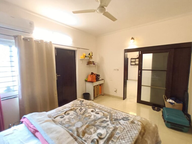 Bedroom, vasant kunj 3 Bedroom 1800 Sq.Ft. Apartment In Vasant Kunj Delhi 10100714