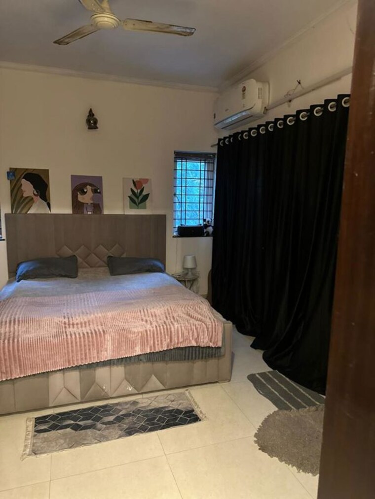 Bedroom, vasant kunj 3 Bedroom 1800 Sq.Ft. Apartment In Vasant Kunj Delhi 10100714