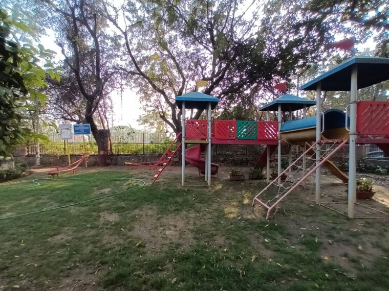 Garden, vasant kunj 3 Bedroom 1800 Sq.Ft. Apartment In Vasant Kunj Delhi 10100714