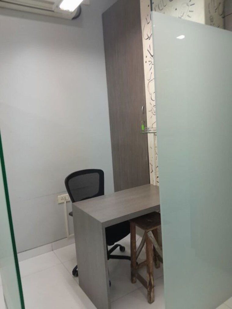 Team Area, western-edge Commercial Office Space 876 Sq.Ft. In Borivali East Mumbai 10100803