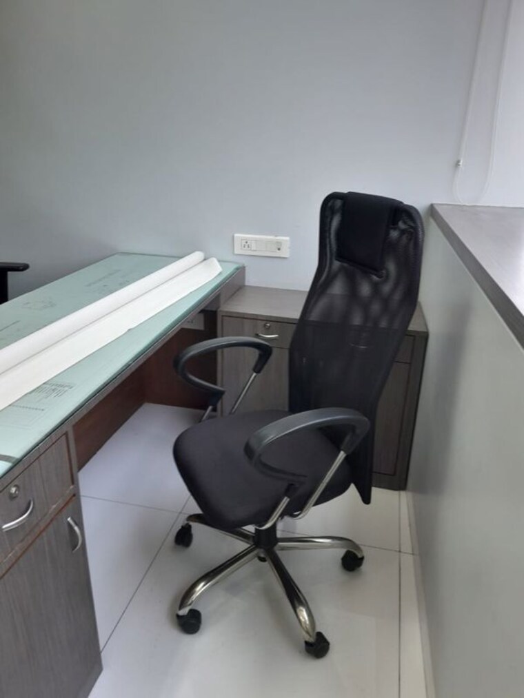 Team Area, western-edge Commercial Office Space 876 Sq.Ft. In Borivali East Mumbai 10100803