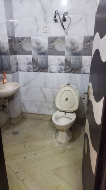 Bathroom in 3 BHK Builder Floor at Rohini Sector 25 – for Rent