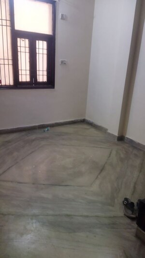 Room in 3 BHK Builder Floor at Rohini Sector 25 – for Rent