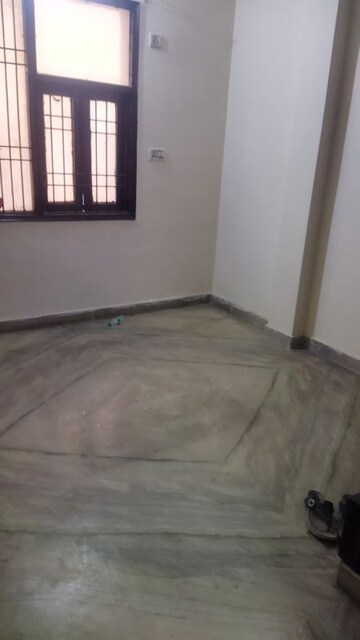 Room in 3 BHK Builder Floor at Rohini Sector 25 – for Rent
