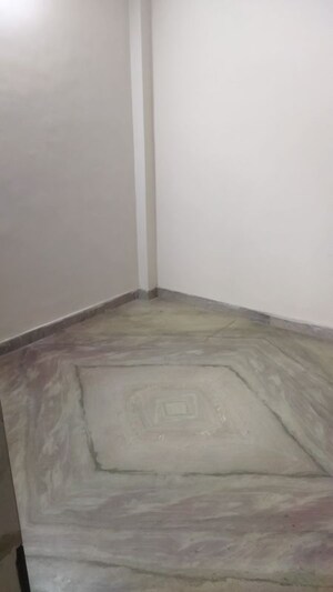 Room in 3 BHK Builder Floor at Rohini Sector 25 – for Rent