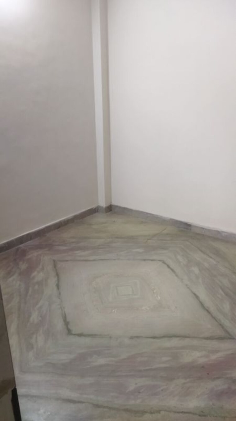 Room, rohini sector 25 3 Bedroom 900 Sq.Ft. Builder Floor In Rohini Sector 25 Delhi 10100804