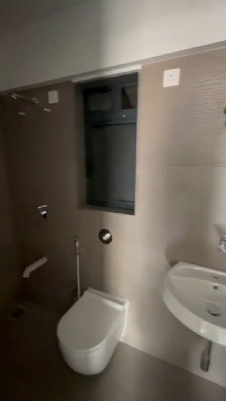 Bathroom, tigon-elite 2 Bedroom 819 Sq.Ft. Apartment In Chembur Mumbai 10099552
