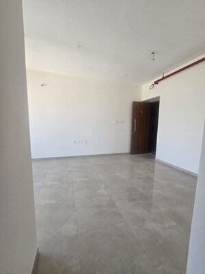Room in 2 BHK Apartment at Sheth Auris Bliss, Malad West – for Sale