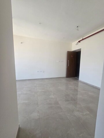 Room in 2 BHK Apartment at Sheth Auris Bliss, Malad West – for Sale