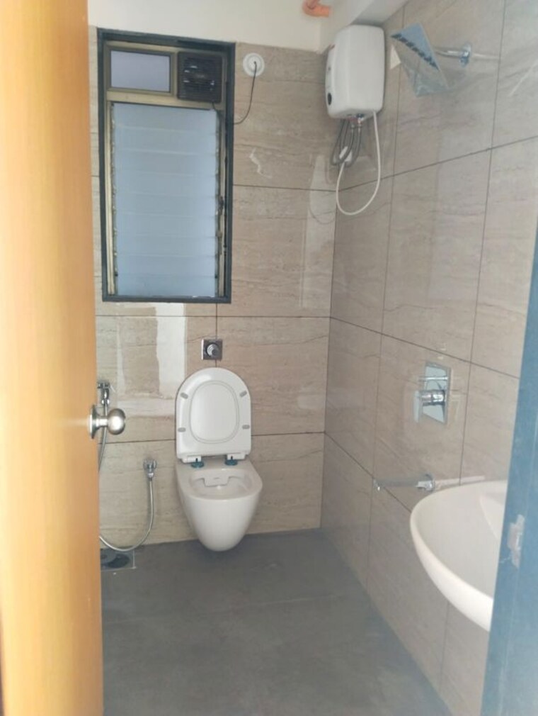 Bathroom, sheth-auris-bliss 2 Bedroom 677 Sq.Ft. Apartment In Malad West Mumbai 10100876