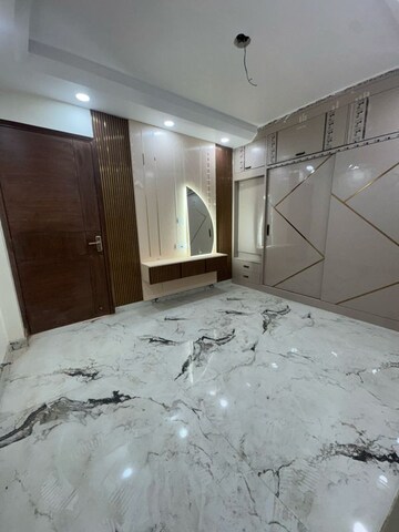 Room in 2 BHK Builder Floor at Moti Nagar – for Sale