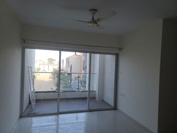 Room in 2.5 BHK Apartment at Gera World of Joy, Kharadi – for Rent