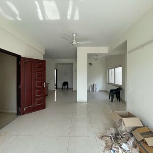 Room in 3 BHK Builder Floor at BPTP Amstoria, Sector 102 – for Rent