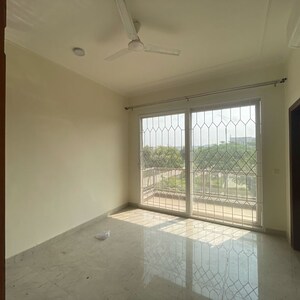 Room in 4 BHK Builder Floor at BPTP Amstoria, Sector 102 – for Rent