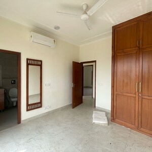 Room in 4 BHK Builder Floor at BPTP Amstoria, Sector 102 – for Rent