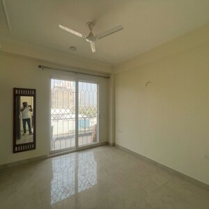 Room in 4 BHK Builder Floor at BPTP Amstoria, Sector 102 – for Rent