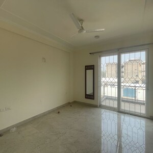 Room in 4 BHK Builder Floor at BPTP Amstoria, Sector 102 – for Rent